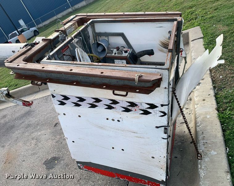 image for item DP8789 2008 GMC 7500  bucket truck