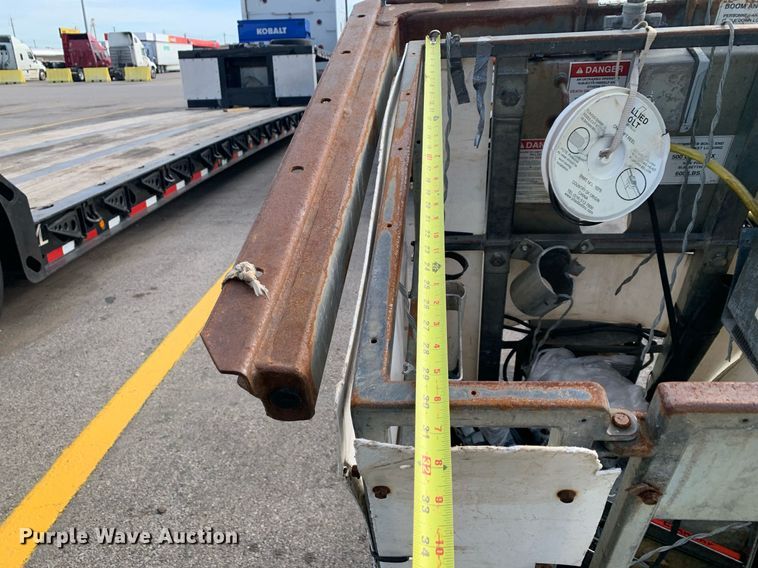 image for item DP8789 2008 GMC 7500  bucket truck