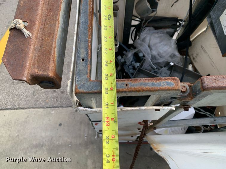 image for item DP8789 2008 GMC 7500  bucket truck