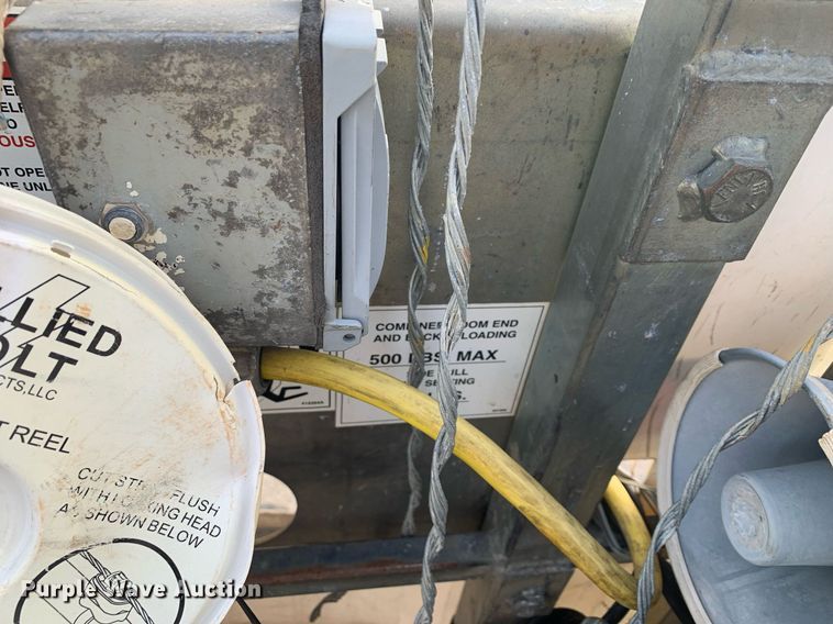 image for item DP8789 2008 GMC 7500  bucket truck