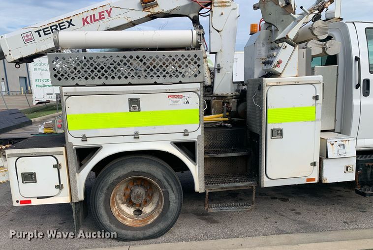 image for item DP8789 2008 GMC 7500  bucket truck