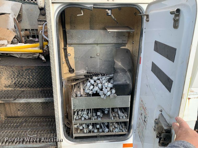 image for item DP8789 2008 GMC 7500  bucket truck