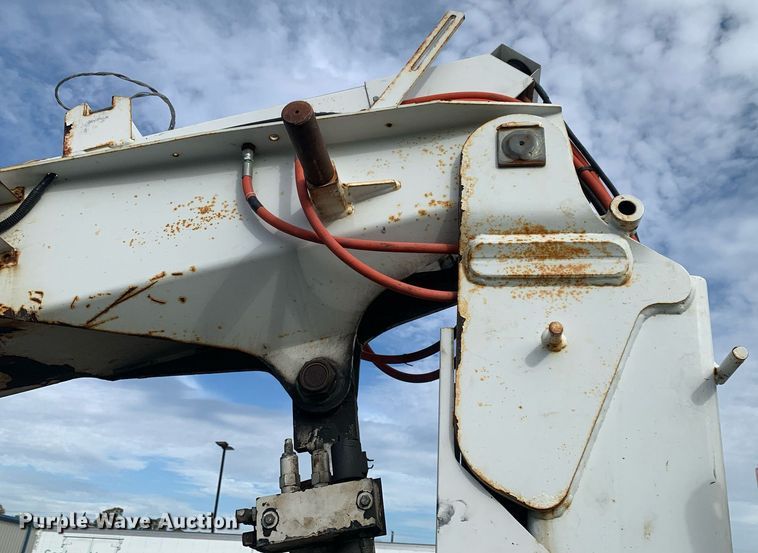 image for item DP8789 2008 GMC 7500  bucket truck