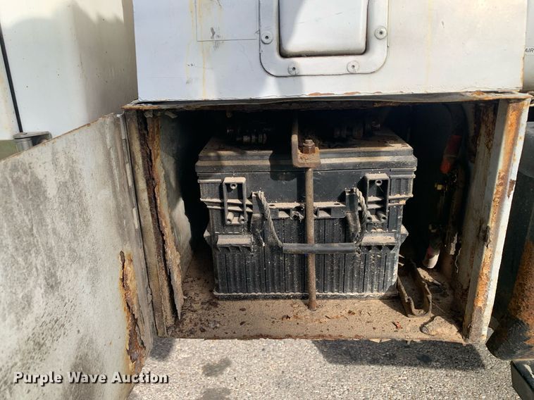 image for item DP8789 2008 GMC 7500  bucket truck