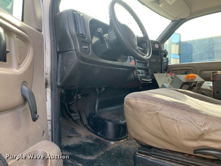 image for item DP8789 2008 GMC 7500  bucket truck