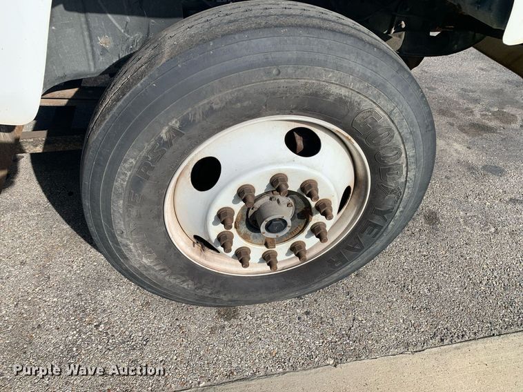 image for item DP8789 2008 GMC 7500  bucket truck