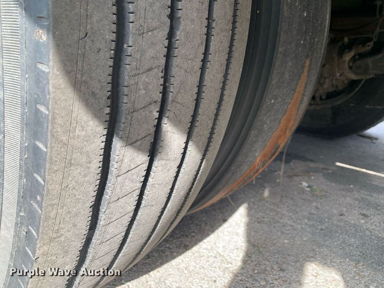 image for item DP8789 2008 GMC 7500  bucket truck