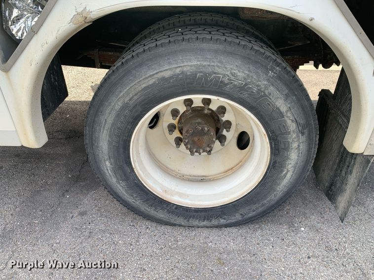 image for item DP8789 2008 GMC 7500  bucket truck