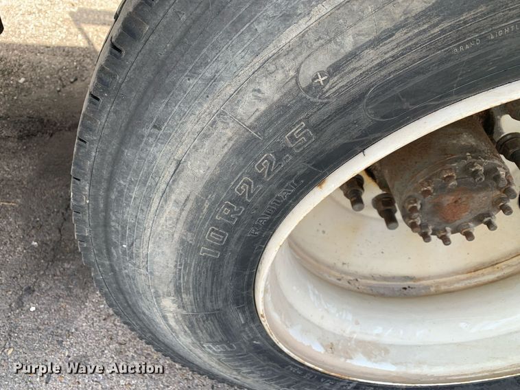 image for item DP8789 2008 GMC 7500  bucket truck