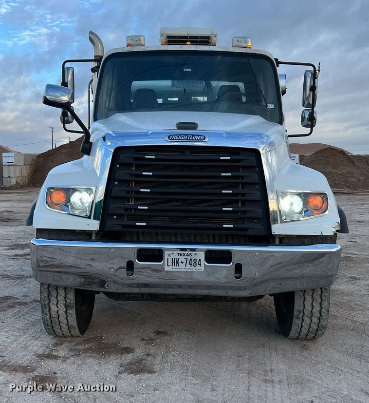 image for item DQ2343 2012 Freightliner 114SD  roll-off container truck