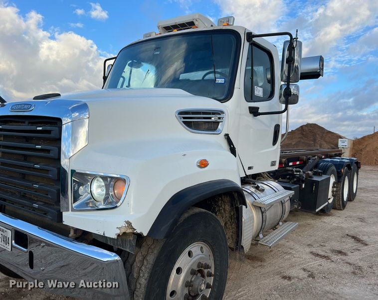 image for item DQ2343 2012 Freightliner 114SD  roll-off container truck