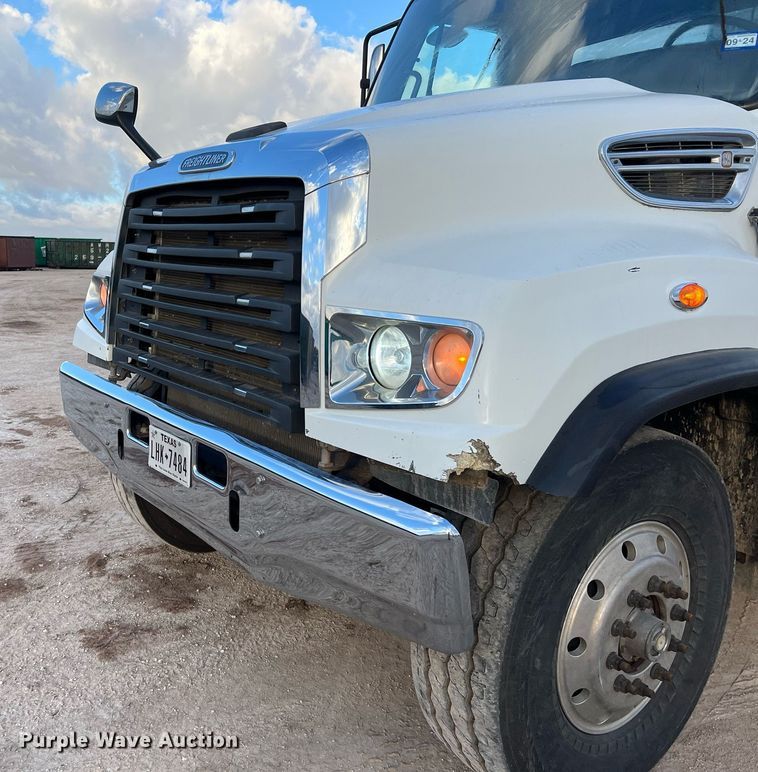 image for item DQ2343 2012 Freightliner 114SD  roll-off container truck