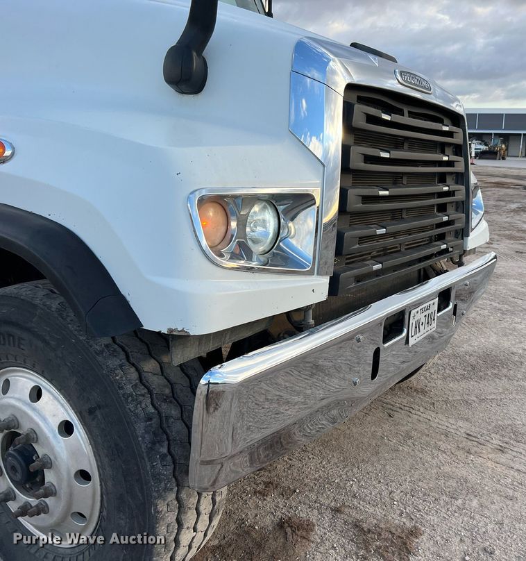 image for item DQ2343 2012 Freightliner 114SD  roll-off container truck