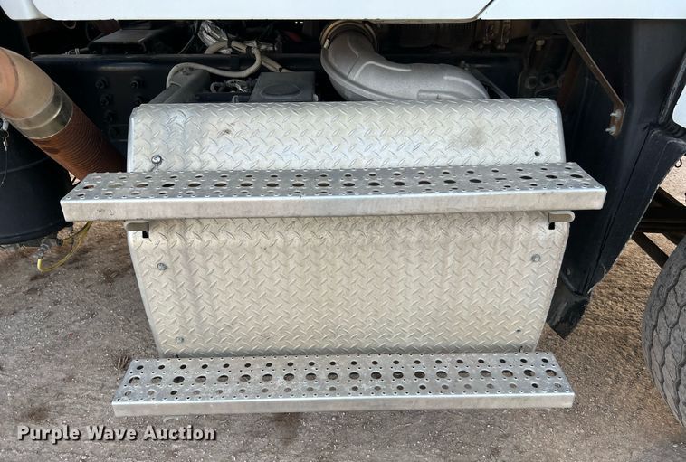 image for item DQ2343 2012 Freightliner 114SD  roll-off container truck