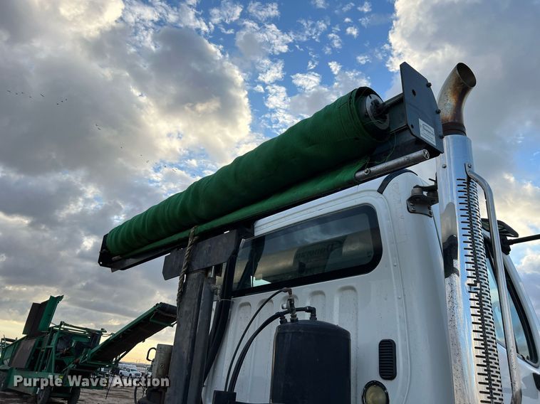 image for item DQ2343 2012 Freightliner 114SD  roll-off container truck