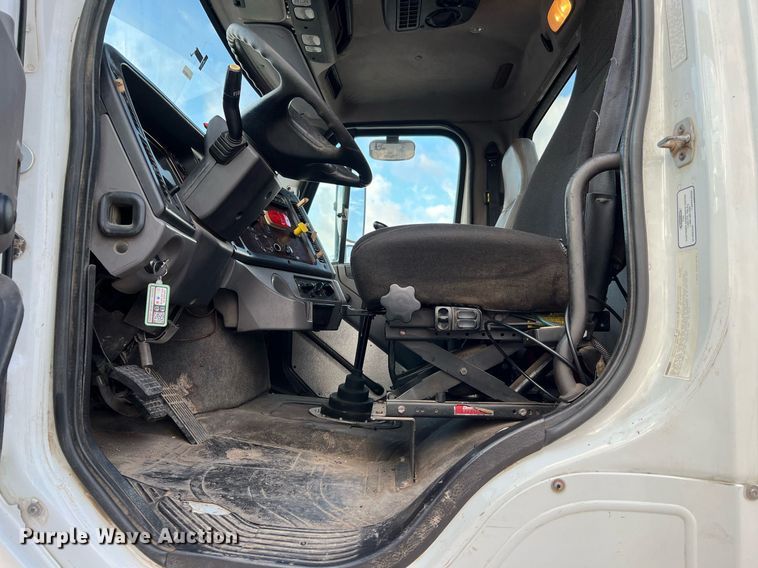 image for item DQ2343 2012 Freightliner 114SD  roll-off container truck