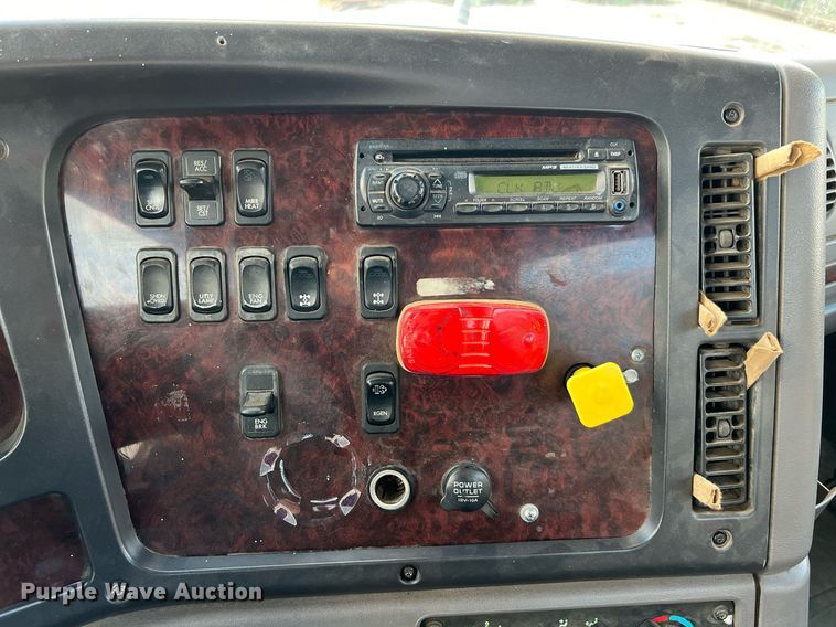 image for item DQ2343 2012 Freightliner 114SD  roll-off container truck