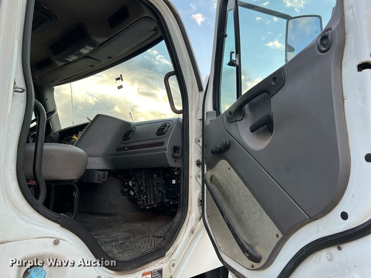 image for item DQ2343 2012 Freightliner 114SD  roll-off container truck