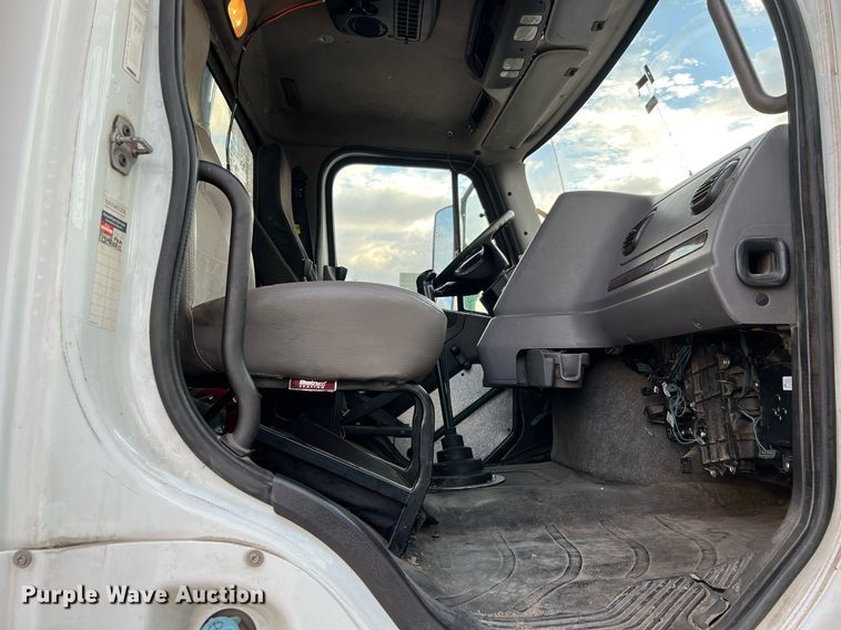 image for item DQ2343 2012 Freightliner 114SD  roll-off container truck