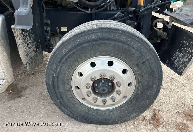 image for item DQ2343 2012 Freightliner 114SD  roll-off container truck