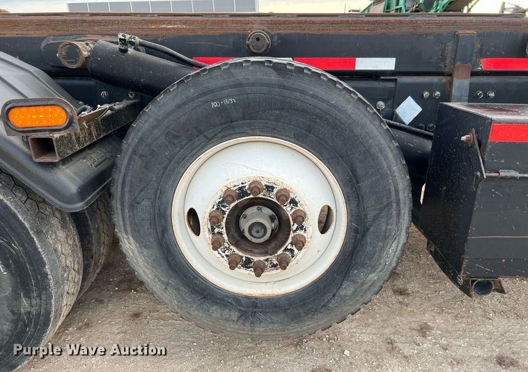 image for item DQ2343 2012 Freightliner 114SD  roll-off container truck