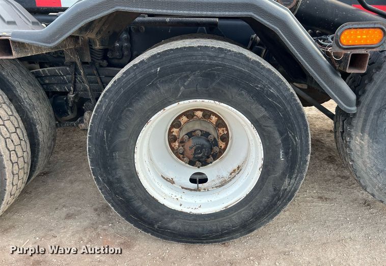 image for item DQ2343 2012 Freightliner 114SD  roll-off container truck