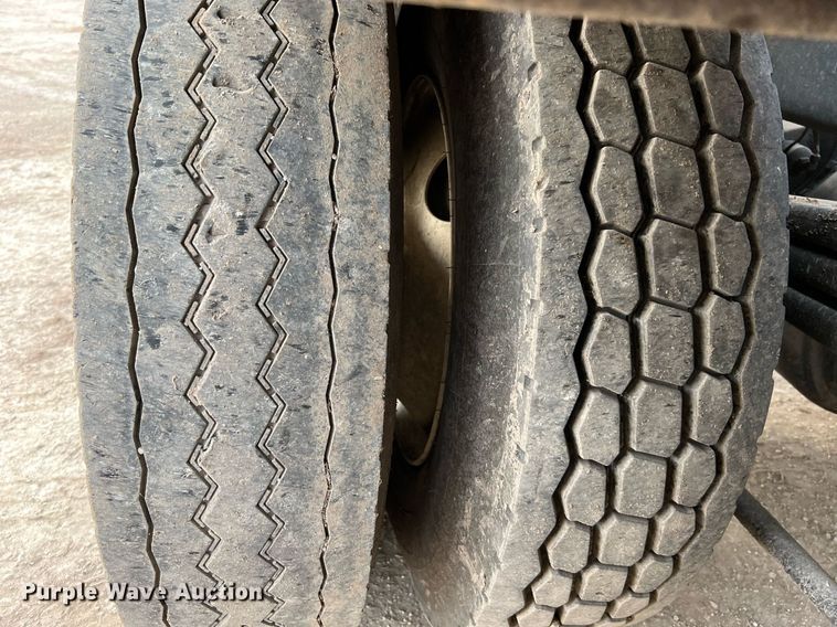 image for item DQ2343 2012 Freightliner 114SD  roll-off container truck