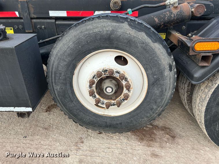 image for item DQ2343 2012 Freightliner 114SD  roll-off container truck