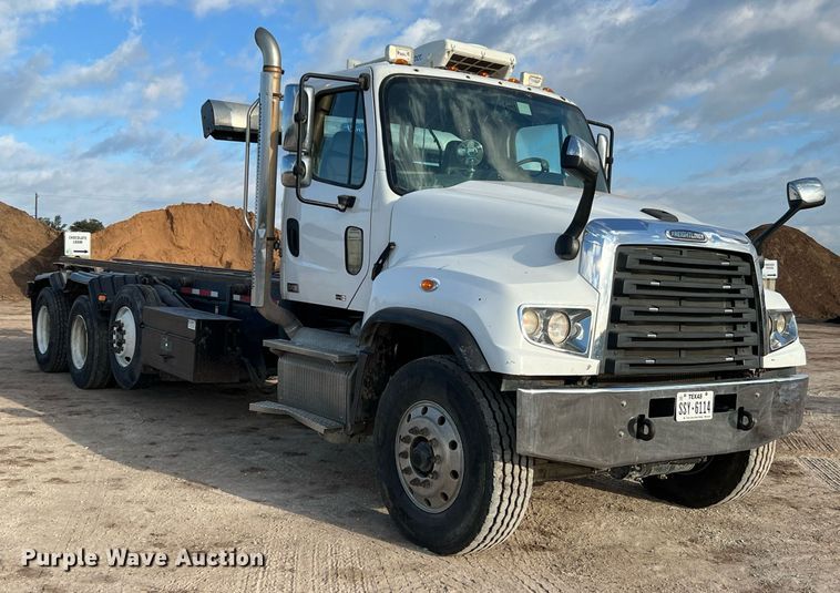 image for item DQ2344 2012 Freightliner 114SD  roll-off container truck