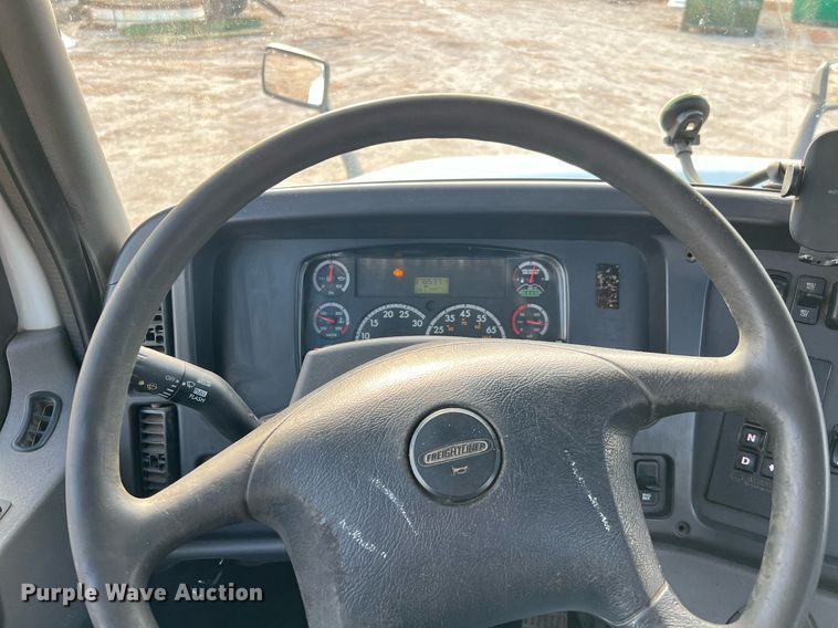 image for item DQ2344 2012 Freightliner 114SD  roll-off container truck