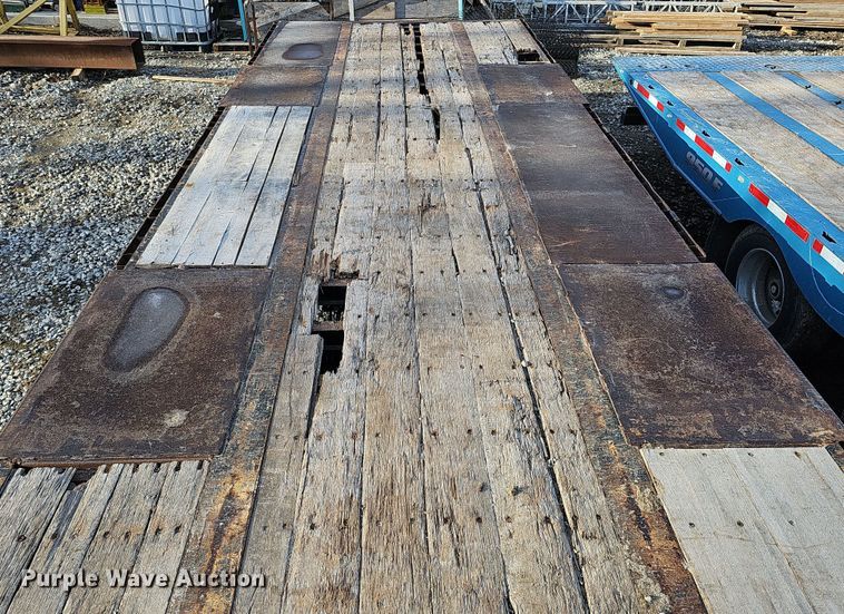 image for item DQ8498 2007 Fontaine  drop deck trailer