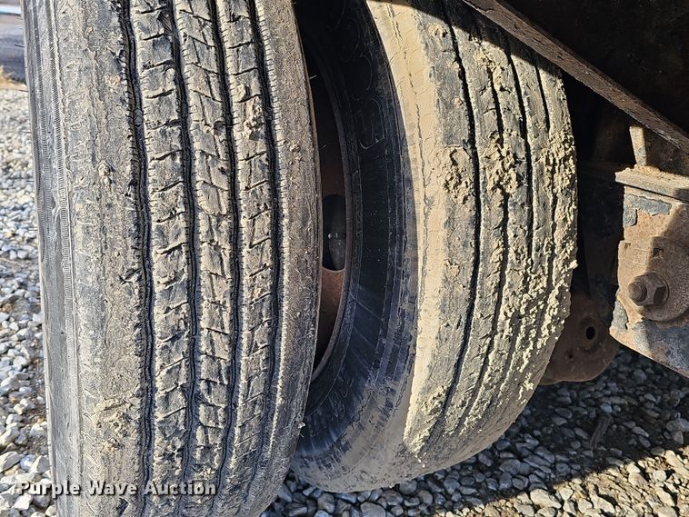 image for item DQ8498 2007 Fontaine  drop deck trailer