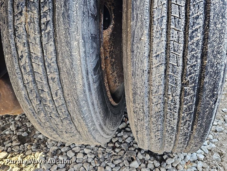 image for item DQ8498 2007 Fontaine  drop deck trailer