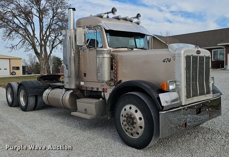 image for item DQ8554 2000 Peterbilt 379  semi truck