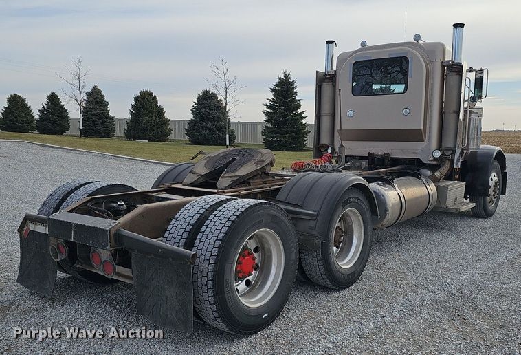 image for item DQ8554 2000 Peterbilt 379  semi truck