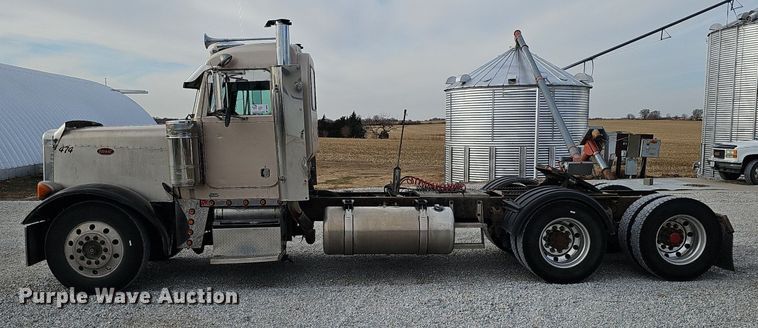 image for item DQ8554 2000 Peterbilt 379  semi truck