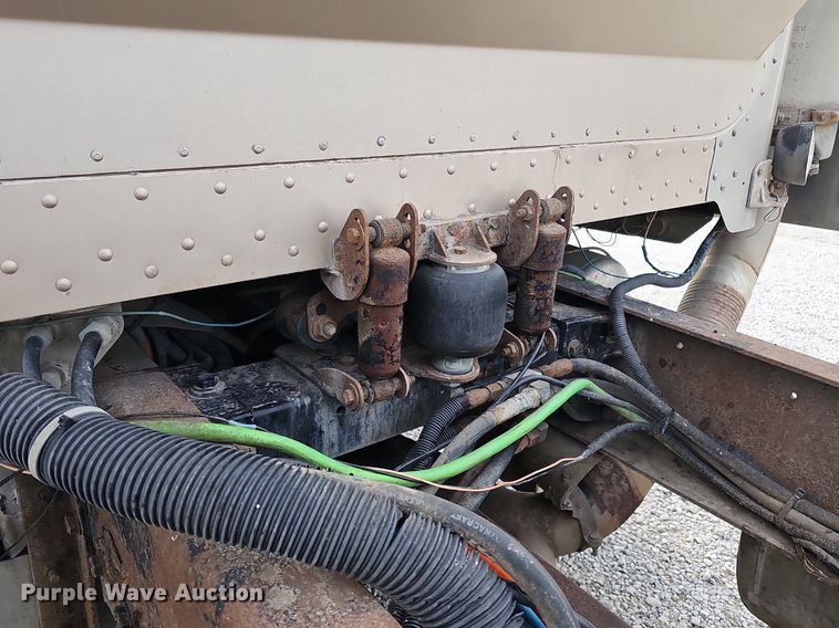 image for item DQ8554 2000 Peterbilt 379  semi truck