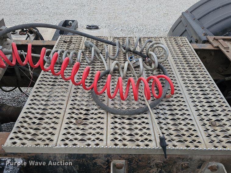 image for item DQ8554 2000 Peterbilt 379  semi truck