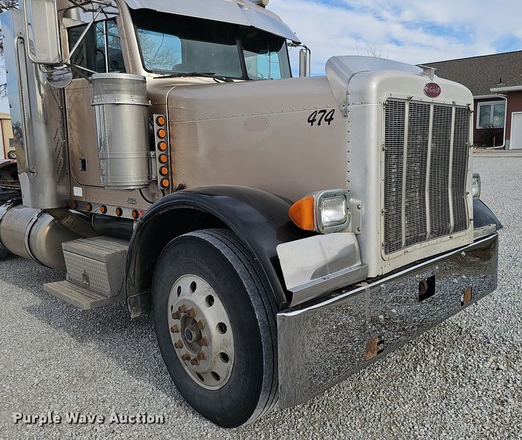 image for item DQ8554 2000 Peterbilt 379  semi truck
