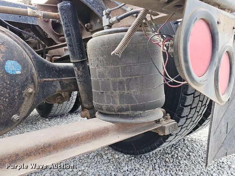 image for item DQ8554 2000 Peterbilt 379  semi truck