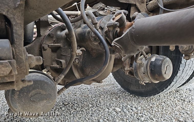 image for item DQ8554 2000 Peterbilt 379  semi truck