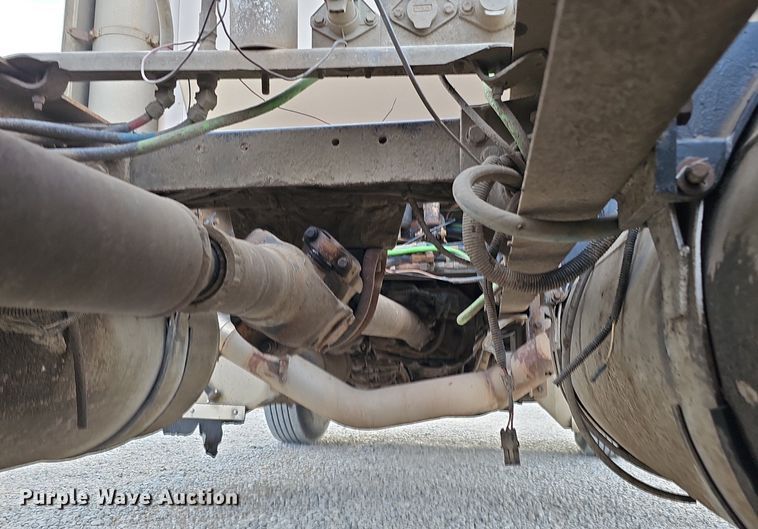 image for item DQ8554 2000 Peterbilt 379  semi truck