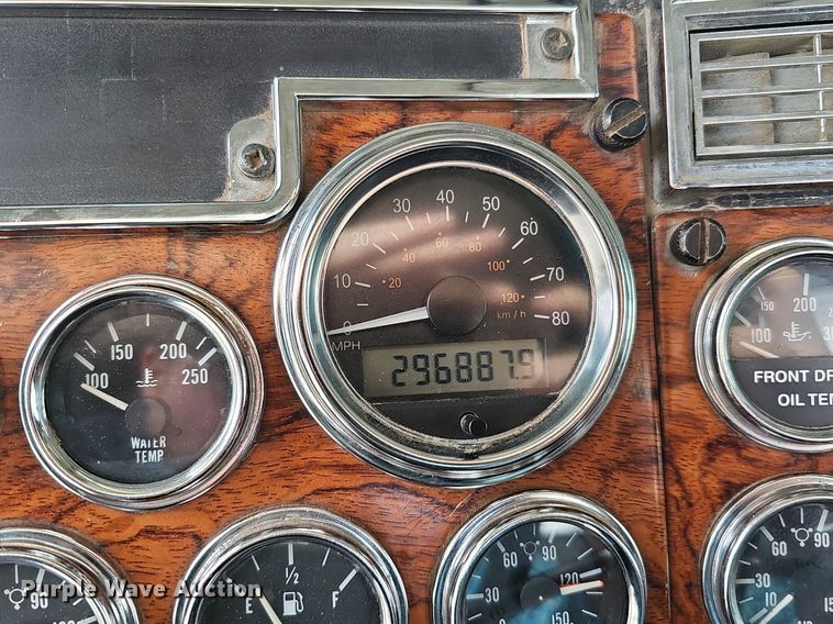 image for item DQ8554 2000 Peterbilt 379  semi truck