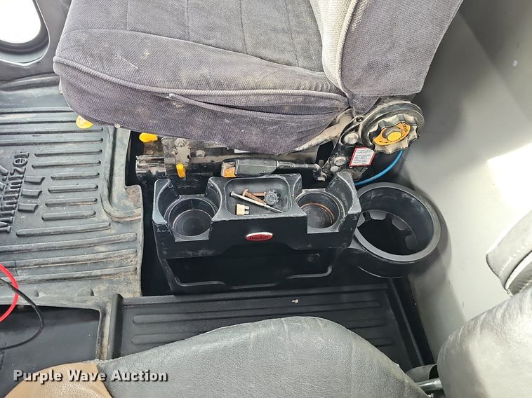 image for item DQ8554 2000 Peterbilt 379  semi truck