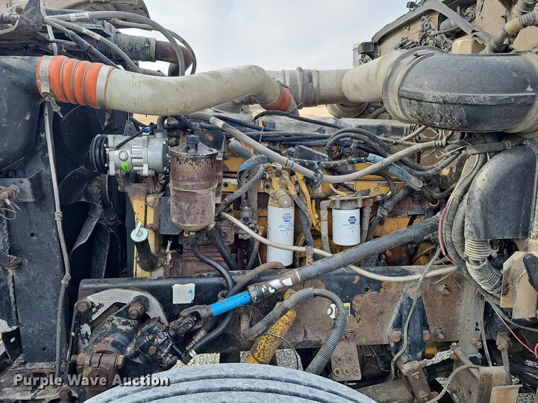 image for item DQ8554 2000 Peterbilt 379  semi truck