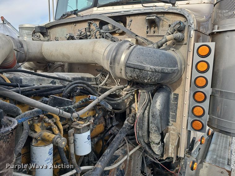 image for item DQ8554 2000 Peterbilt 379  semi truck
