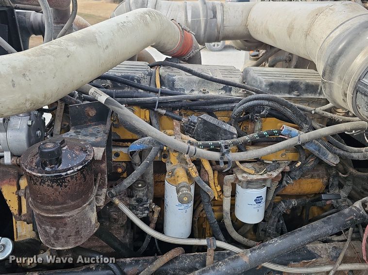 image for item DQ8554 2000 Peterbilt 379  semi truck