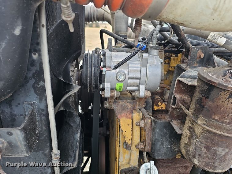 image for item DQ8554 2000 Peterbilt 379  semi truck