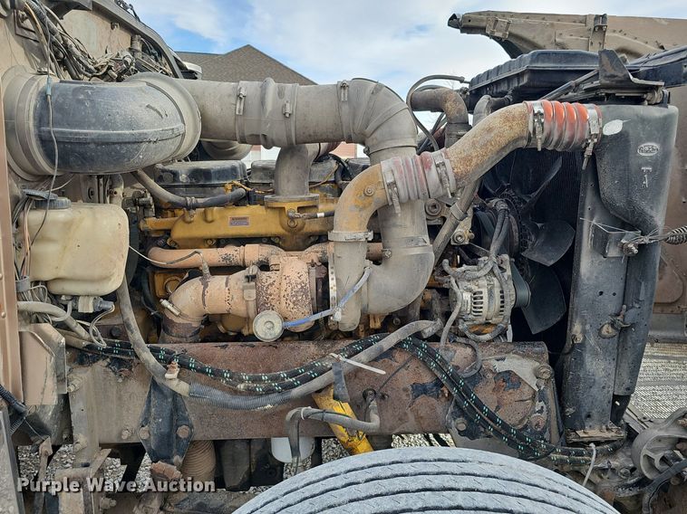 image for item DQ8554 2000 Peterbilt 379  semi truck