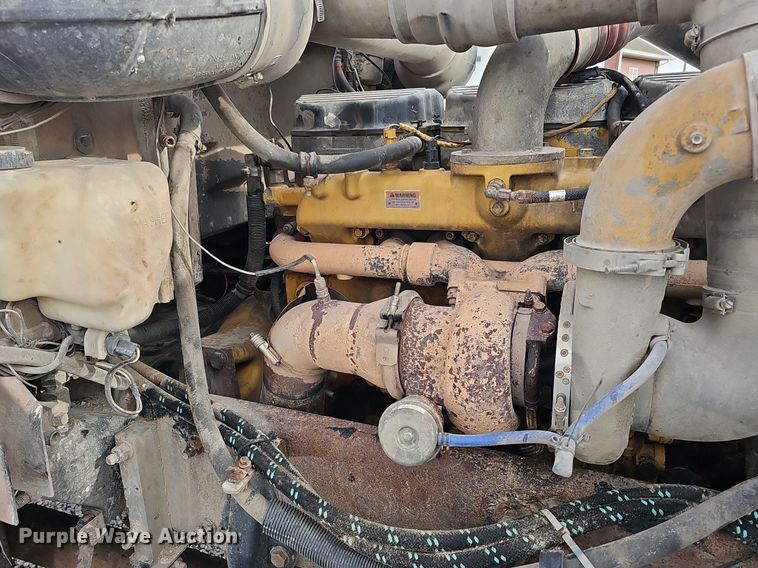 image for item DQ8554 2000 Peterbilt 379  semi truck